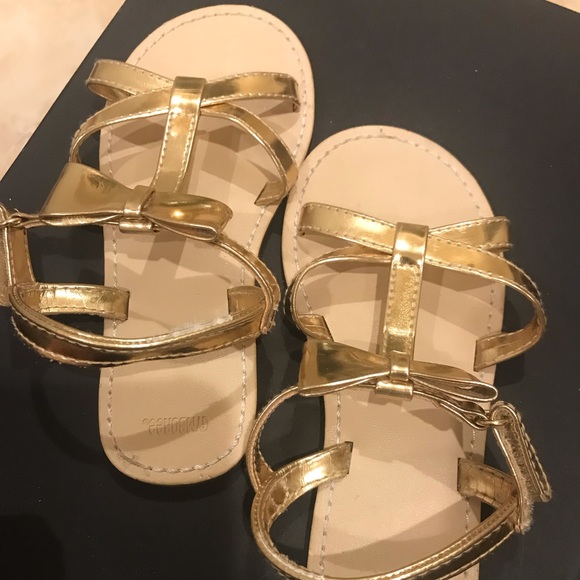 Gymboree Gold Sandals. Used only once for a NYE . - Picture 2 of 3